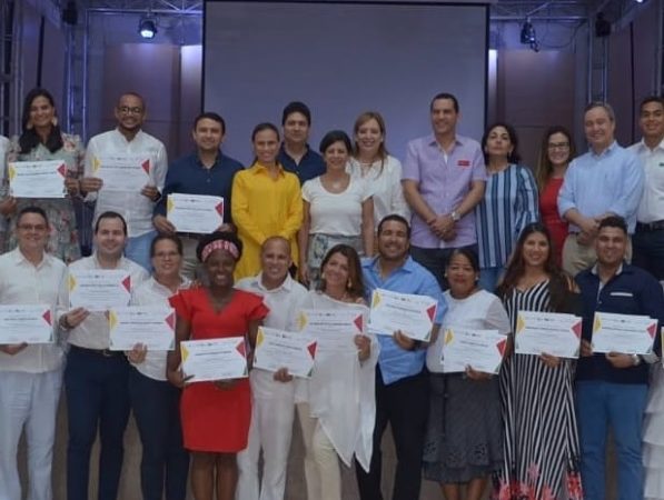 Se entregan certificaciones de la Escuela de Liderazgo Público