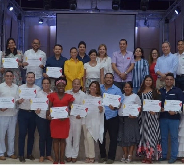 Se entregan certificaciones de la Escuela de Liderazgo Público