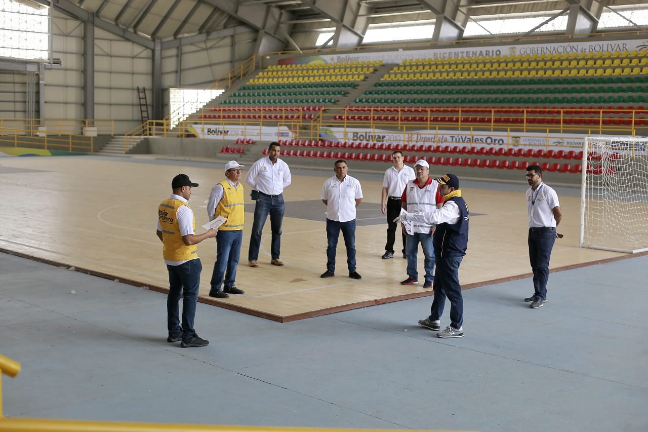 Gobernador Vicente Blel inspecciona zona de alistamiento para pacientes de covid-19
