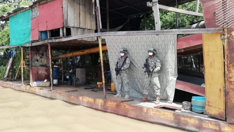 Fuerza  pública incautó  draga de amplías dimensiones usada para la minería ilegal.