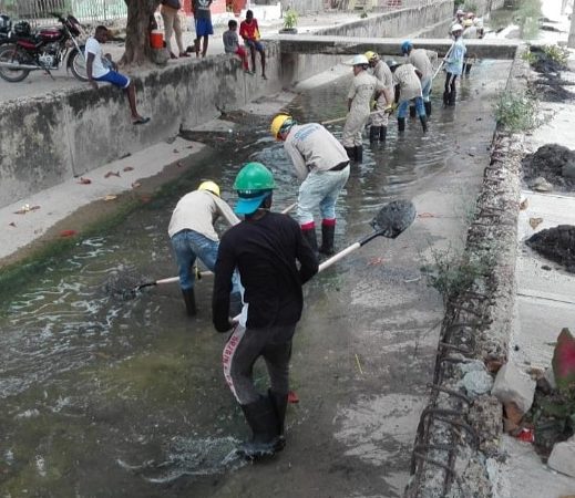 Gran inversión de CARDIQUE en relimpia de 10 canales en barrios  Cartageneros.