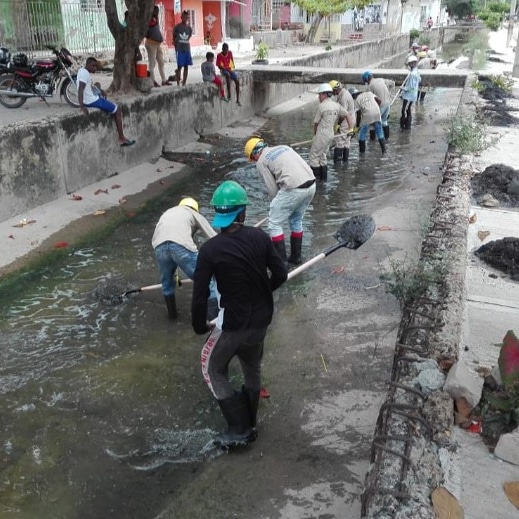 Gran inversión de CARDIQUE en relimpia de 10 canales en barrios  Cartageneros.