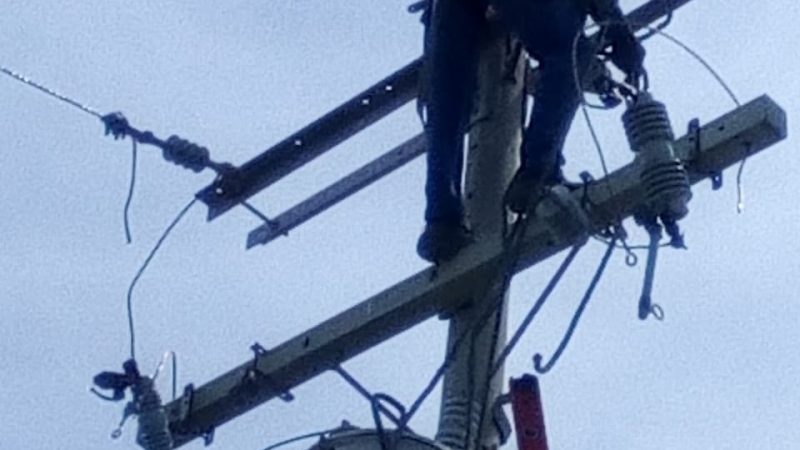 Electricaribe avanza en el mejoramiento de la red en Bolívar, este martes 25 reinician los trabajos.
