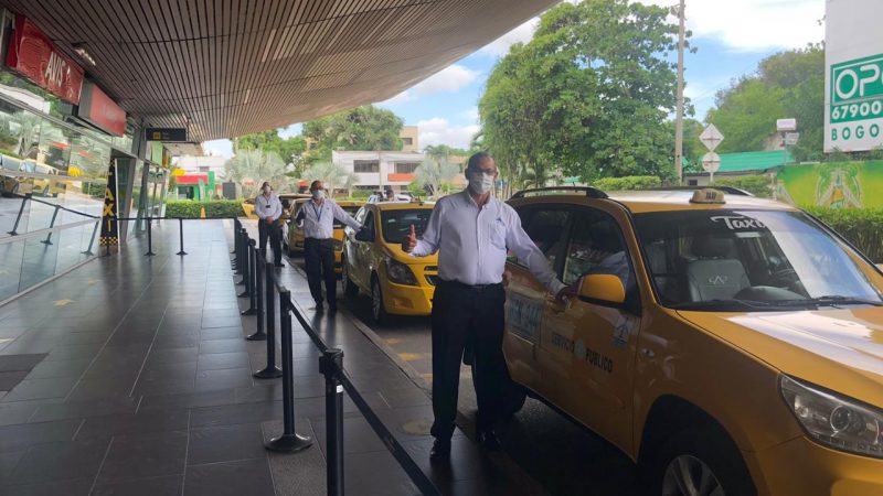 A tres días de vuelo piloto, aeropuerto Rafael Núñez realiza simulacro de bioseguridad en el servicio de taxi.