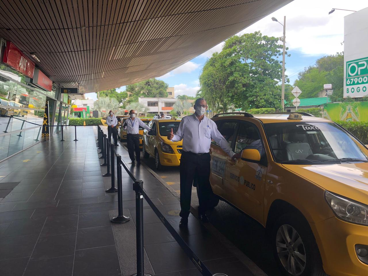 A tres días de vuelo piloto, aeropuerto Rafael Núñez realiza simulacro de bioseguridad en el servicio de taxi.