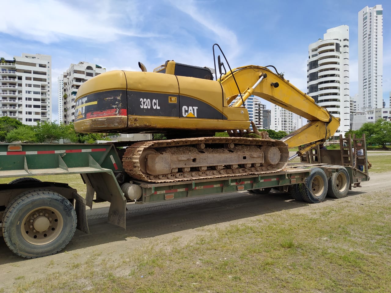 Gobernador de Bolívar envía maquinaria como apoyo al Distrito, para agilizar trabajos en el laguito.