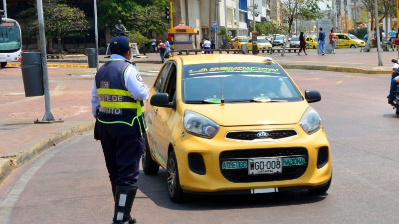 7.300 valor de la nueva tarifa mínima en taxi,fijada mediante decreto y comienza a regir desde este sábado.