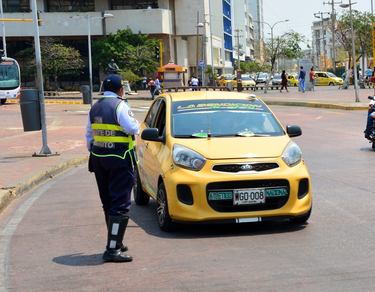 7.300 valor de la nueva tarifa mínima en taxi,fijada mediante decreto y comienza a regir desde este sábado.