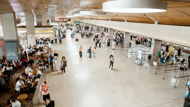 Lámparas UV germicidas para prevenir Covid-19 implementó el aeropuerto Rafael Nuñez en Cartagena.