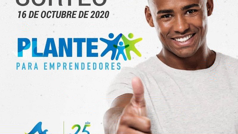 Tres iniciativas de emprendimiento de sus usuarios puntuales premió Acuacar.