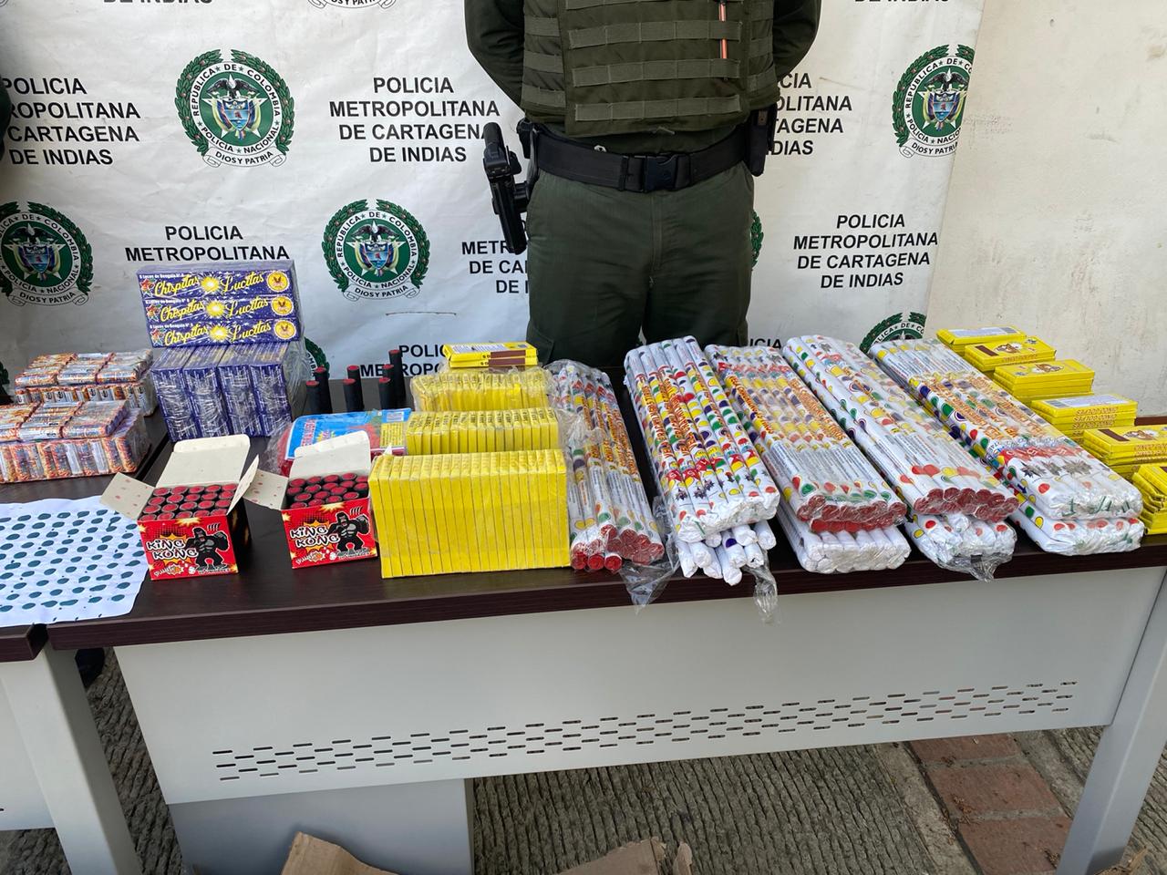 23 mil unidades pirotécnicas decomisó la policía metropolitana en Cartagena y Turbaco Bolívar,reportó cero quemados en esta celebración, se atendieron 126 riñas y 138 fiestas clandestinas clausuradas.