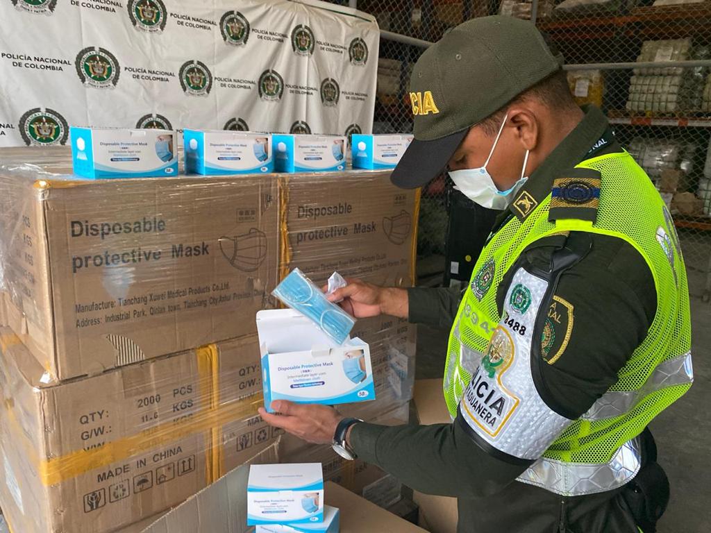 100 mil tapabocas provenientes de china sin registro de control de calidad y avaluado en 40 millones de pesos,fueron incautados por la policía fiscal y aduanera en Cartagena