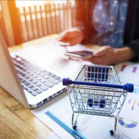 Pequeñas y medianas empresas invitadas por la cámara de comercio a participar en el mes del comercio electrónico..