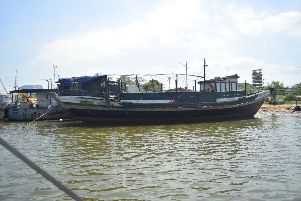 Dirección General Marítima da ultimátum a propietarios de nave abandonada en la bahía,el plazo de espera vence el 15 de agosto próximo.