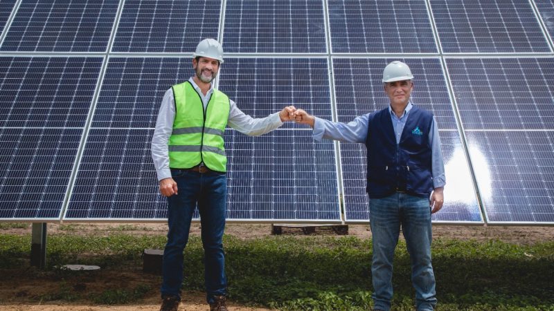 Parque solar «canal del dique» con tecnología de última generación, se construye con una inversión de 19 mil millones aportados por Surtigas, la obra ha generado más de 180 empleos directos.