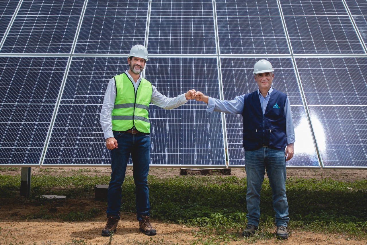 Parque solar «canal del dique» con tecnología de última generación, se construye con una inversión de 19 mil millones aportados por Surtigas, la obra ha generado más de 180 empleos directos.