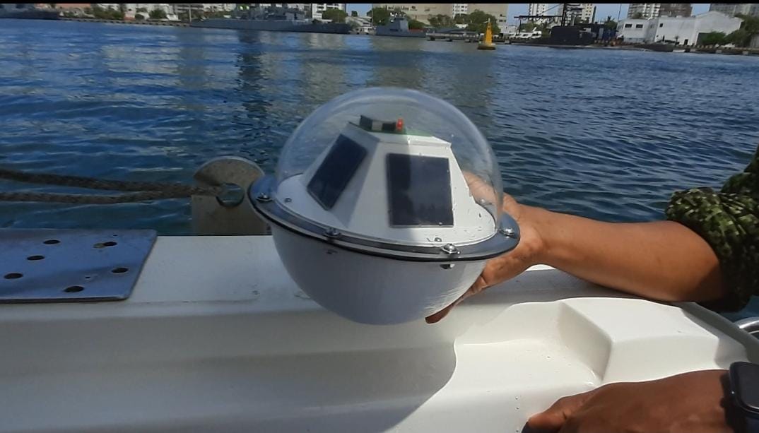 Una esfera de 25 centímetros de diámetro se convierte en el ángel de embarcaciones perdidas,»Boya de deriva» es la herramienta marina tecnológica presentada por la Dimar.