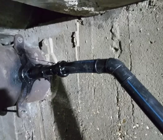 Los vándalos en Cartagena no respetan a nadie,esta vez el daño que ocasionó filtración de agua debajo del puente Jiménez, obedece al vandalismo sin control que soporta la Heróica.