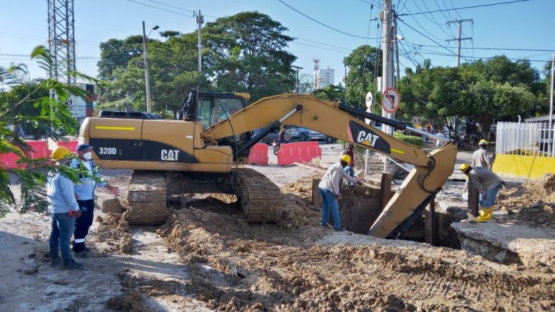 Se reactivan obras finales de empalme de redes de acueducto en la calle 14 del barrio El Campestre.