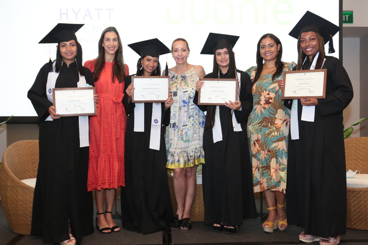Primera promoción del «Proyecto Imagina» en Hyatt Regency Cartagena, graduó a cuatro practicantes de la Fundación Juanfe,las graduadas, recibieron formación en servicios de alimentos, bebidas y housekeeping por parte del Hyatt Cartagena.