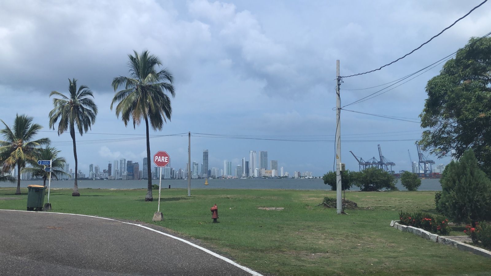 Para este 26 de octubre, en Cartagena la temperatura ambiente oscilará entre 26°C y 29°C. las lluvias seguirán,no olviden el paragua.