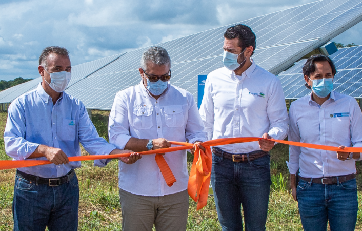 Con la presencia del Presidente de la República, Iván Duque Márquez y el Ministro de Minas y Energía, Diego Mesa, fue inaugurado el Parque Solar Canal del Dique.