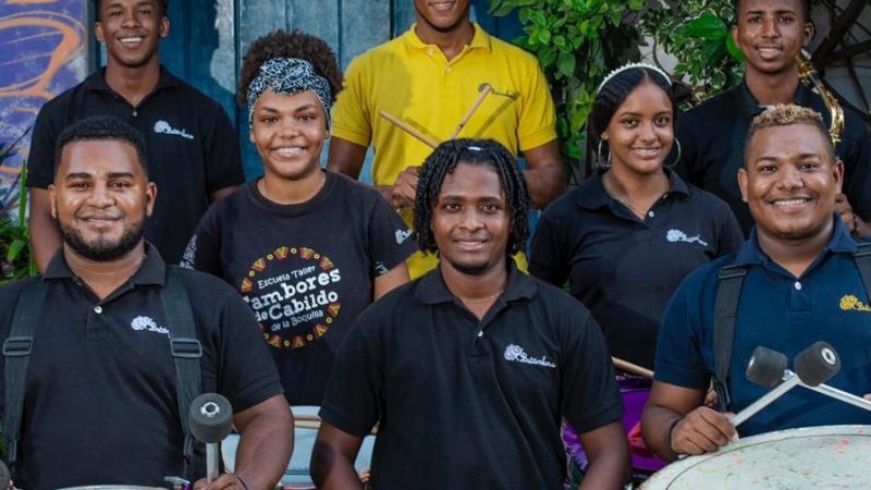 40 artistas culturales del programa Impulso Joven, liderado por Fundación Promigas, participaron en la Ruta de Independencia organizada por el IPCC en el sector de Getsemaní,en desarrollo del proyecto Emprendimientos juveniles.