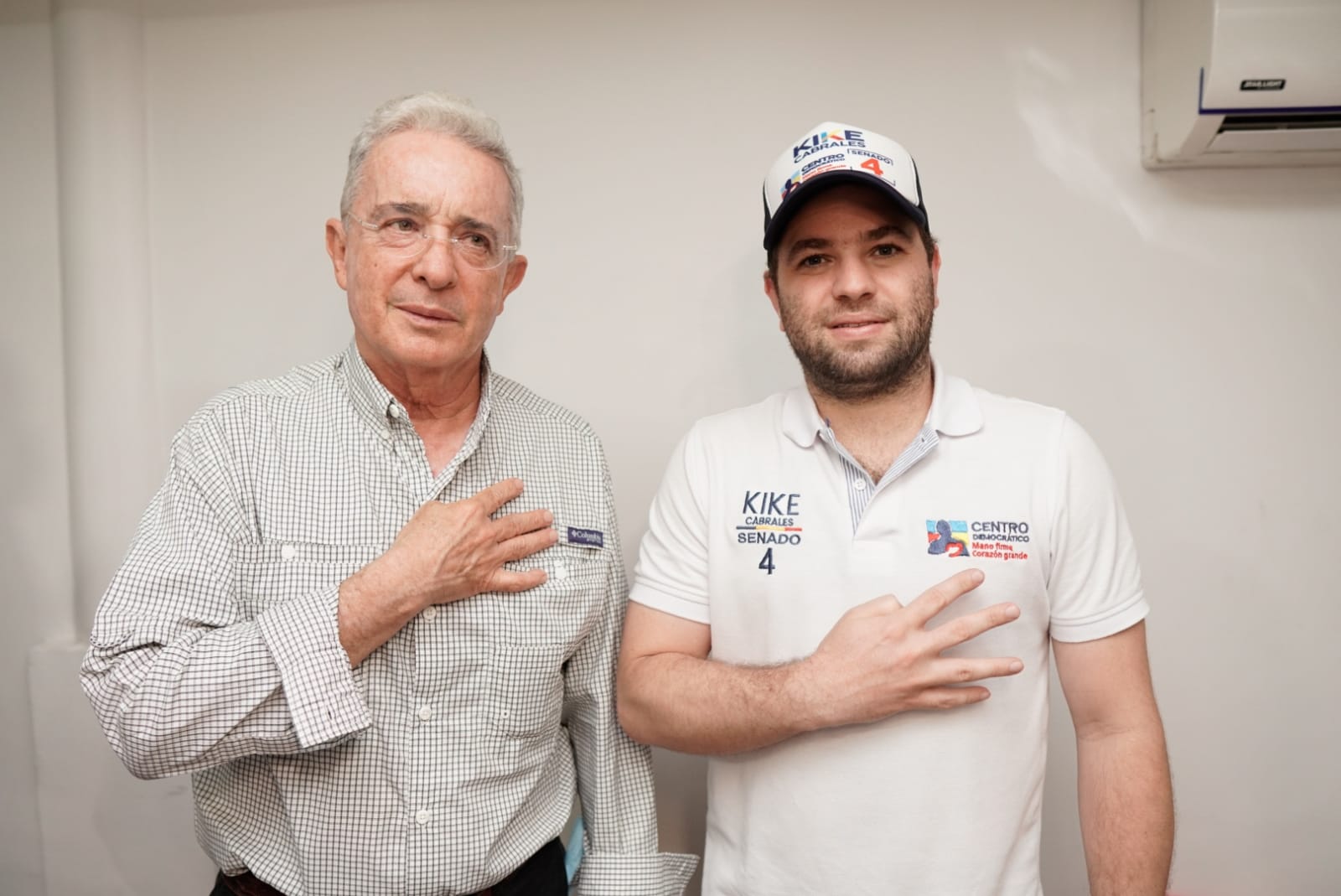 Álvaro Uribe respalda la candidatura de Kike Cabrales al Senado de la República.