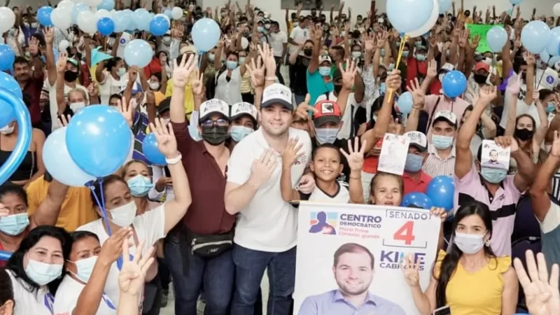 El candidato del centro democrático Kike Cabrales, expuso sus propuestas ante la comunidad de Sincelejo y Corosal dejando un llamativo interrogante. ¿Y si convertimos Ingreso Solidario en un crédito para el emprendimiento?”.