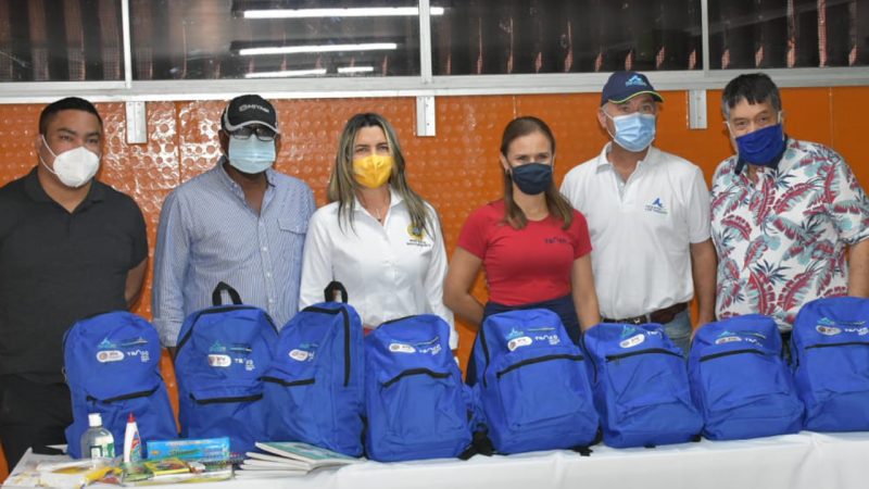 SACSA TRASO Y ACUACAR se unen para entregar kit escolares y alegrar el retorno a clases presenciales de cientos de niños en Cartagena.