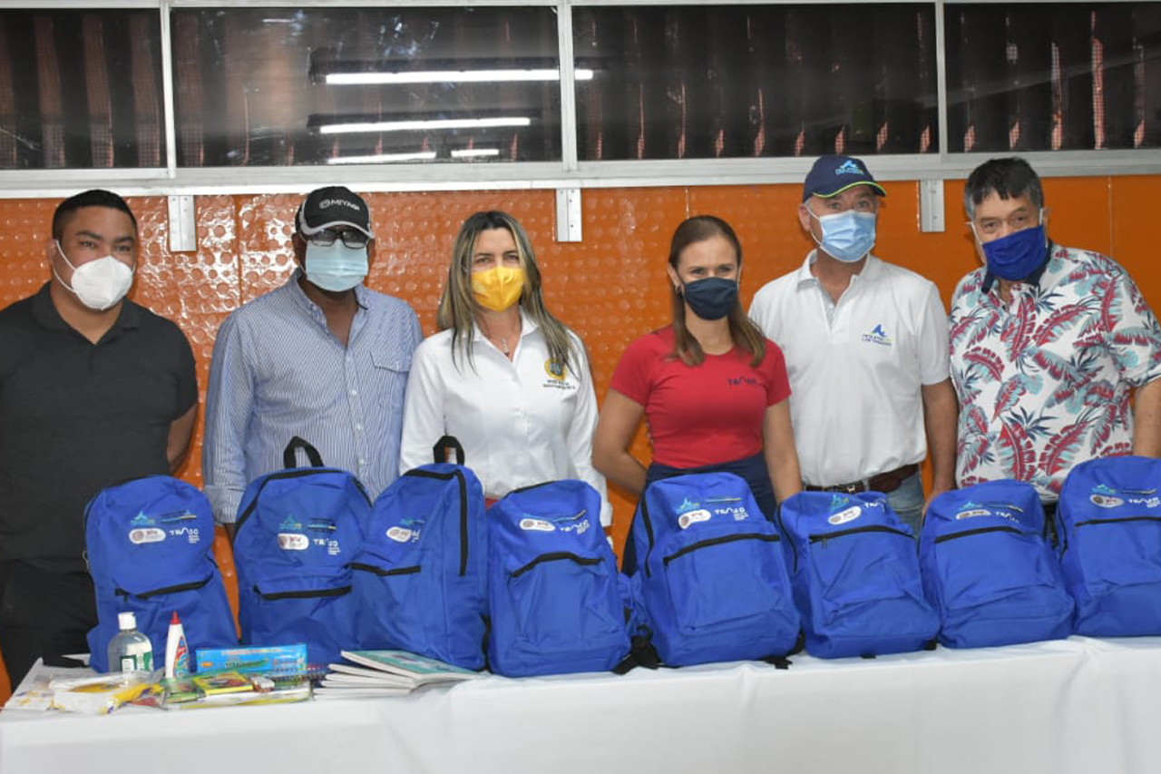 SACSA TRASO Y ACUACAR se unen para entregar kit escolares y alegrar el retorno a clases presenciales de cientos de niños en Cartagena.