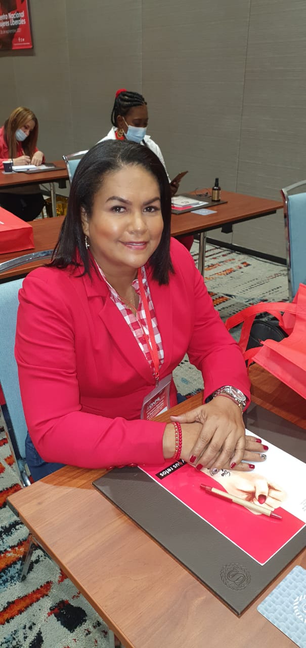 María Bernarda Sayas, de lo poco a lo mucho, con esfuerzo, tesón, dedicación y trabajo serio, ha logrado afianzar su razón de vivir, “ayudar a la gente”.