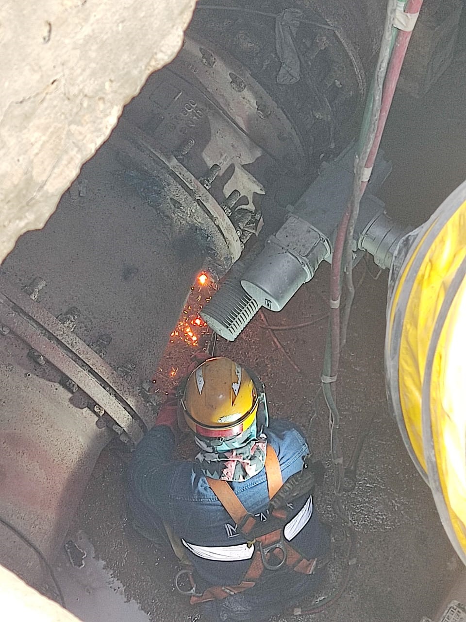 Varios sectores de Cartagena sin agua, Acuacar repara daño en válvula del tanque colina.