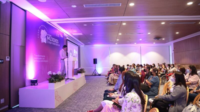 Camara de comercio de Cartagena en el mes internacional de la mujer “En la Ruta por la Mujer Empresaria” lidera cuarto foto de mujeres emprendedoras.