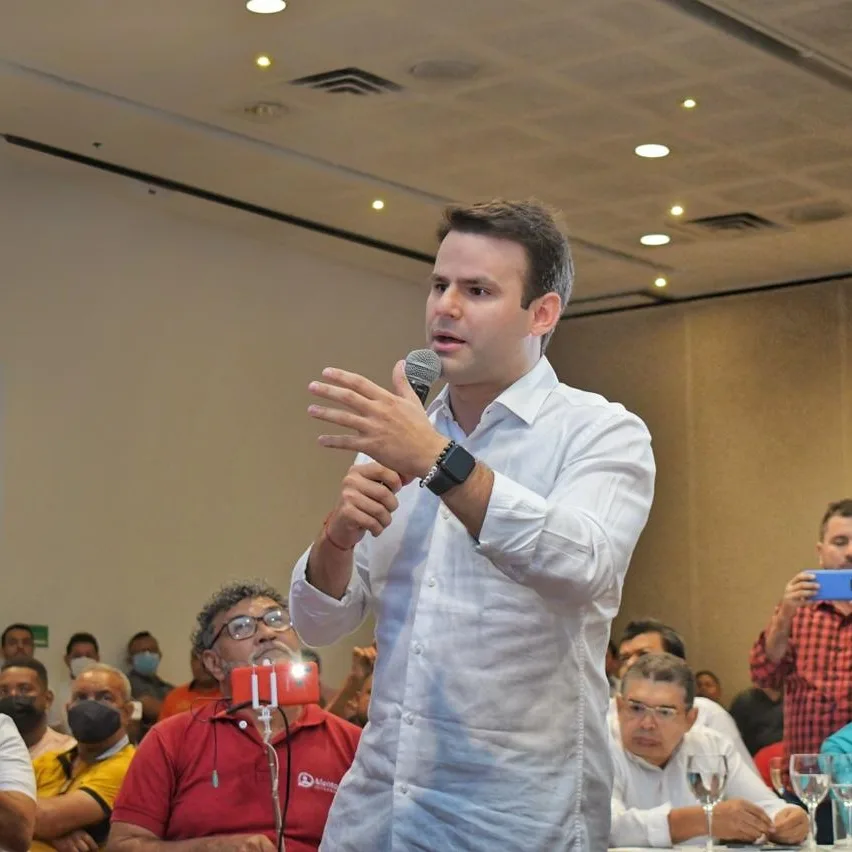 «Si hay con quien» ratifica Jorge Benedetti a los medios de comunicación en Cartagena.