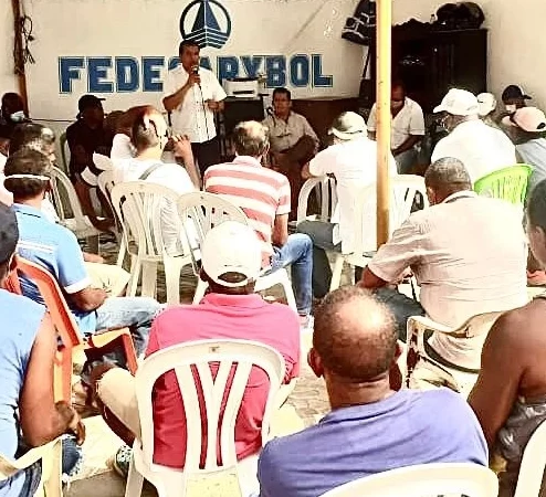 Luis Daniel Vargas Sánchez candidato al Senado partido Alianza verde centro-esperanza,escucha, está vez dialoga con los pescadores de Cartagena.