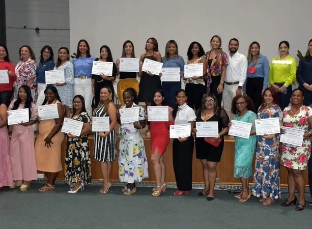 Escuela de liderazgo público entrega sus nuevos frutos, 20 mujeres culminaron con éxito su etapa de formación; Colectivo Traso, Universidad Tecnológica, Seres consultin Corteva y Andi responsables del logro.