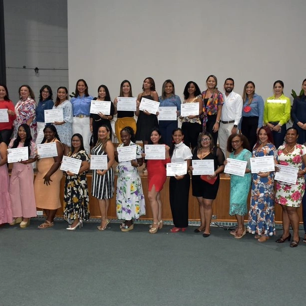 Escuela de liderazgo público entrega sus nuevos frutos, 20 mujeres culminaron con éxito su etapa de formación; Colectivo Traso, Universidad Tecnológica, Seres consultin Corteva y Andi responsables del logro.