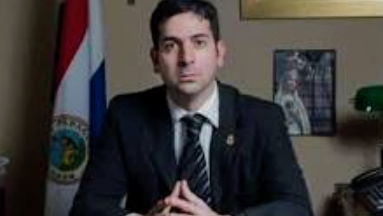 En plena luna de miel,asesinan a Marcelo Pecci, fiscal paraguayo antidrogas.El crímen fue cometido en isla Barú por sicarios a bordo de motos acuáticas.