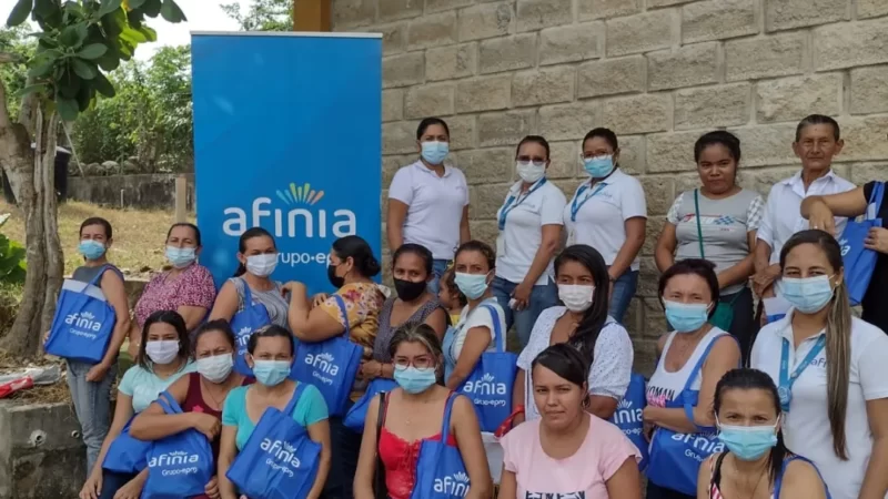 Las madres cabezas de hogar del caribe colombiano, también son atendidas por Afinia a través de proyectos solidarios.