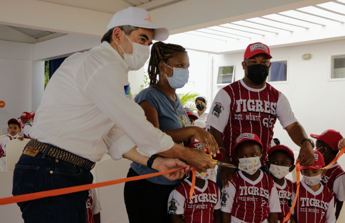 Convenio entre la Fundación Serena del Mar y la Escuela de Béisbol Los Tigres del Norte beneficia a niños cartageneros.