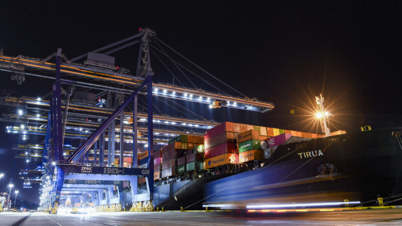 7 grúas pórtico Super Post Panamax atendieron al buque Tirua en la terminal de Contecar, antesala de la operación con mayor movimiento del Grupo Puerto de Cartagena, 176 personas participaron en la histórica maniobra.