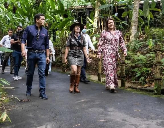 Ministerio de Comercio a través de Fontur y el Bioparque Ukumarí entregan nuevo hábitat para los hipopótamos, para la construcción del nuevo espacio en el parque temático de flora y fauna de Pereira se destinaron $3.000 millones de pesos.