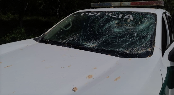 Continúa la arremetida violenta contra la policía, esta vez se activó una carga explosiva en un vehículo de esa institución donde se transportaban uniformados, en Hatillo de Loba.