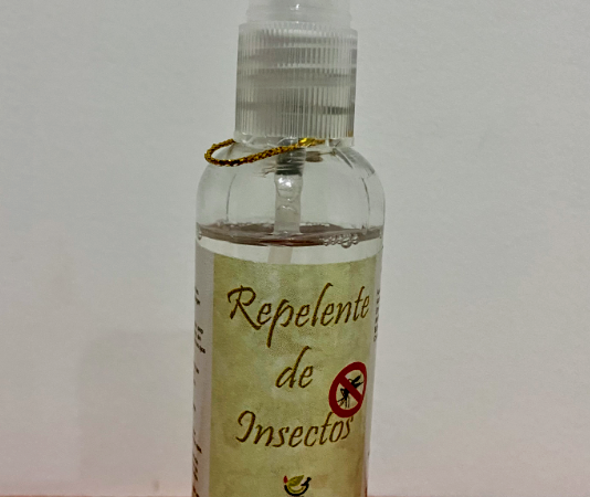 Entrega de repelentes contra el mosquito transmisor del Dengue, el Sika o el Chikunguña, en organizaciones ubicadas en el barrio de Zaragocilla y San Francisco, hizo la Universidad de Cartagena.