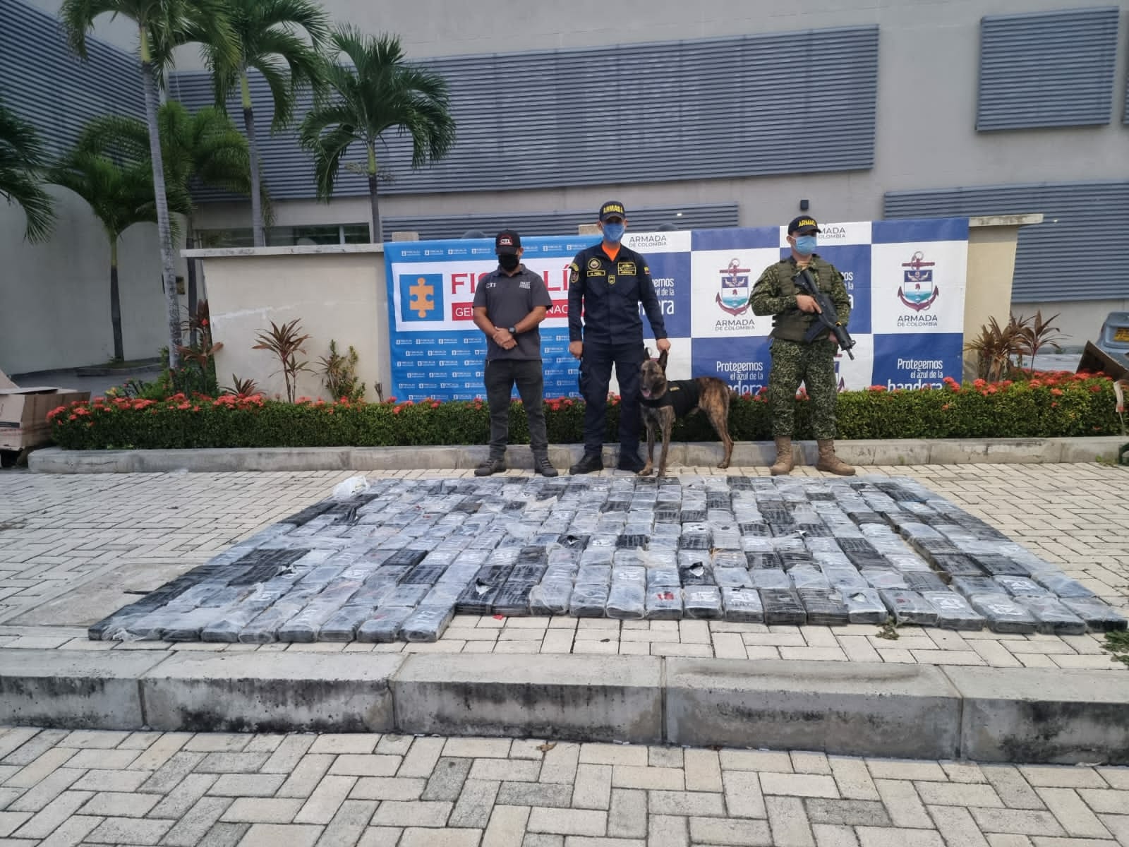 Nuevo golpe a las bandas de narcotráfico, Armada de Colombia incauta 258 kilogramos de Clorhidrato de Cocaína.&nbsp;