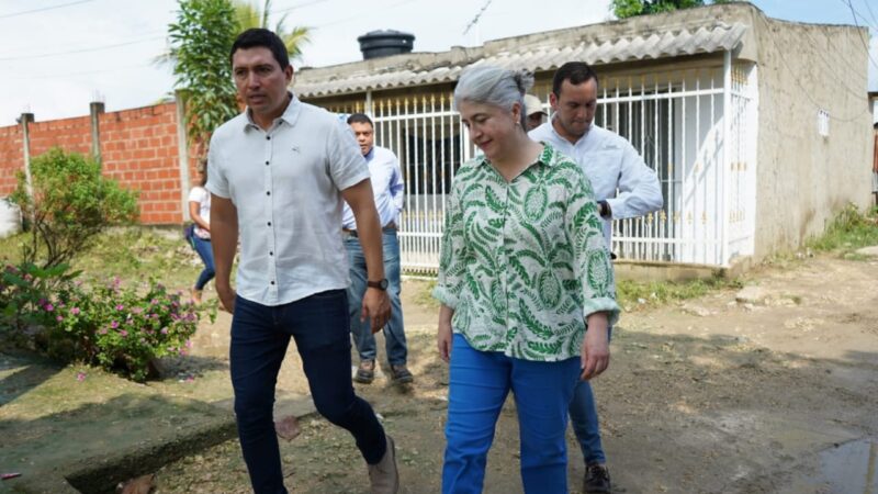 Catalina Velasco Campuzano, Ministra de Vivienda reconoce avance del barrio villa estrella y se compromete a continuar el trabajo en equipo, para mejorar su calidad.