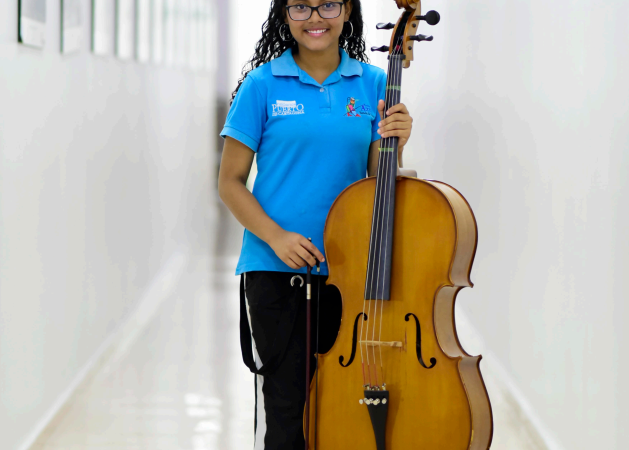 Chelista de la Fundación Puerto de Cartagena, sale del barrio el zapatero, a la orquesta Sinfónica.