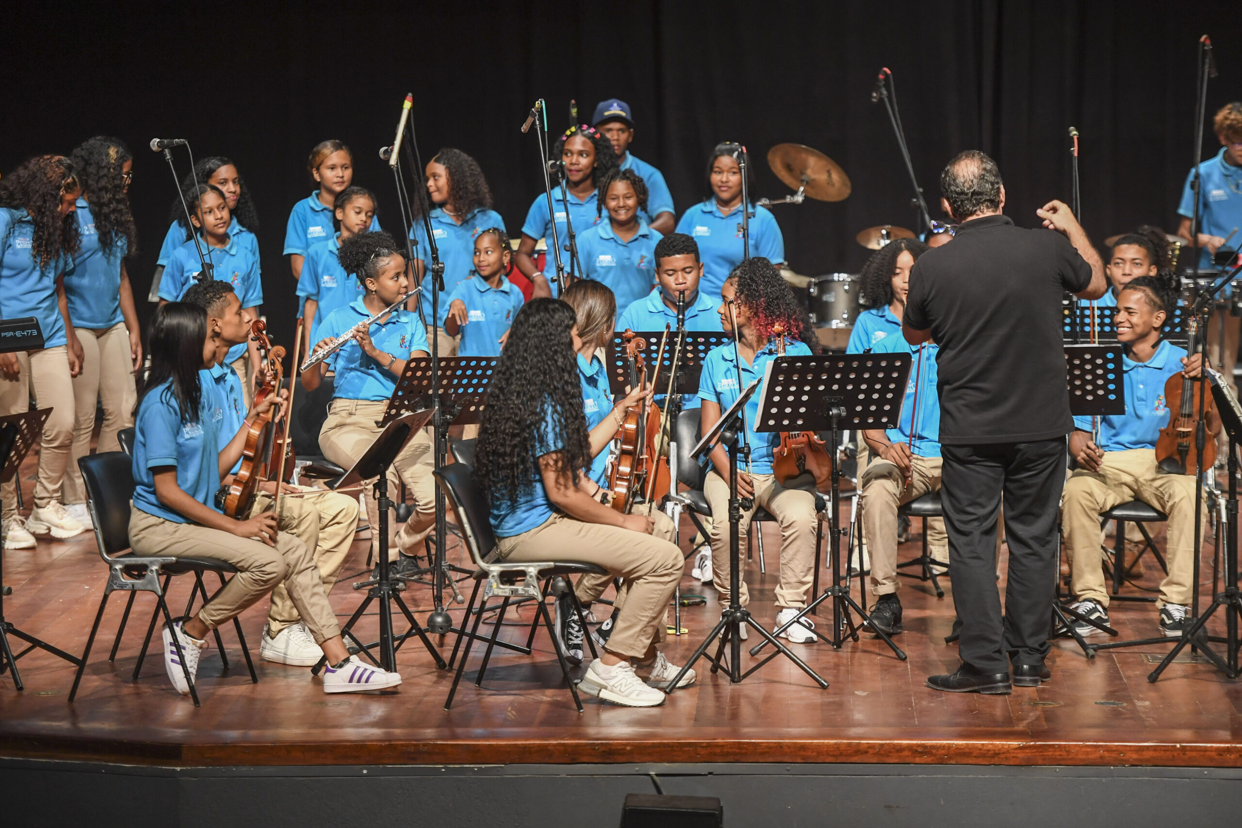 45 jóvenes del programa Escuela de Música Puerto Azul participaron en las clínicas instrumentales de la Universidad de Bellas Artes y Ciencias de Bolívar.
