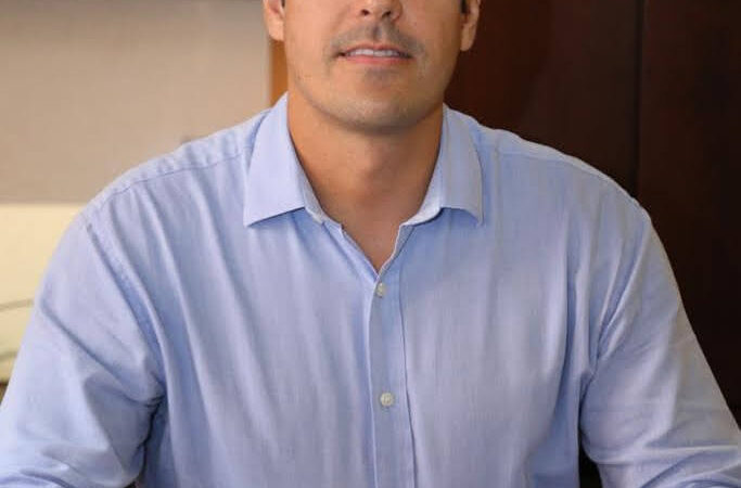 Presidente Ejecutivo de la cámara de comercio insta a Afinia a revisar decisión de no reducir tarifas de energía.